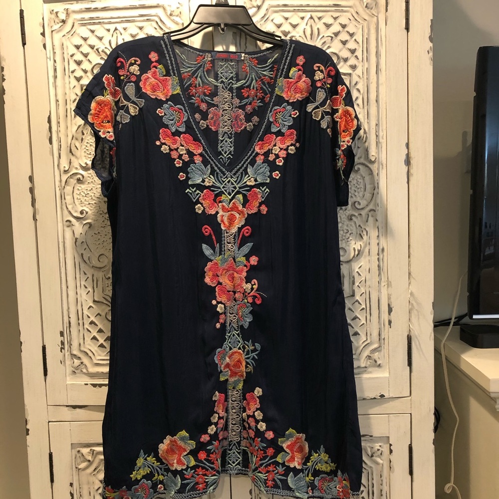 Johnny Was navy embroidered tunic top size L